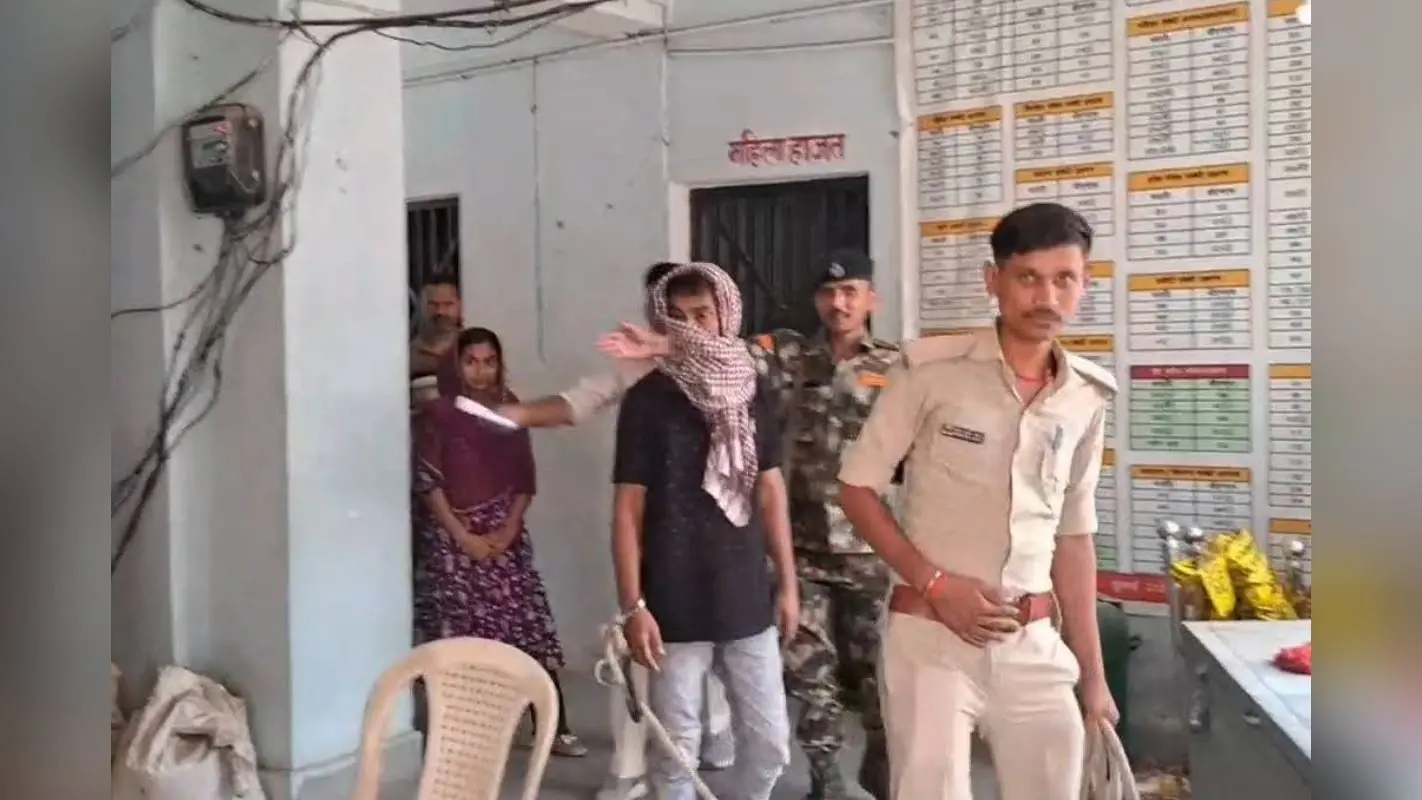 सनकी पति ने अवैध संबंध के शक में पत्नी और परिजनों पर फेंका पेट्रोल बम, पढ़िए पूरा मामला…